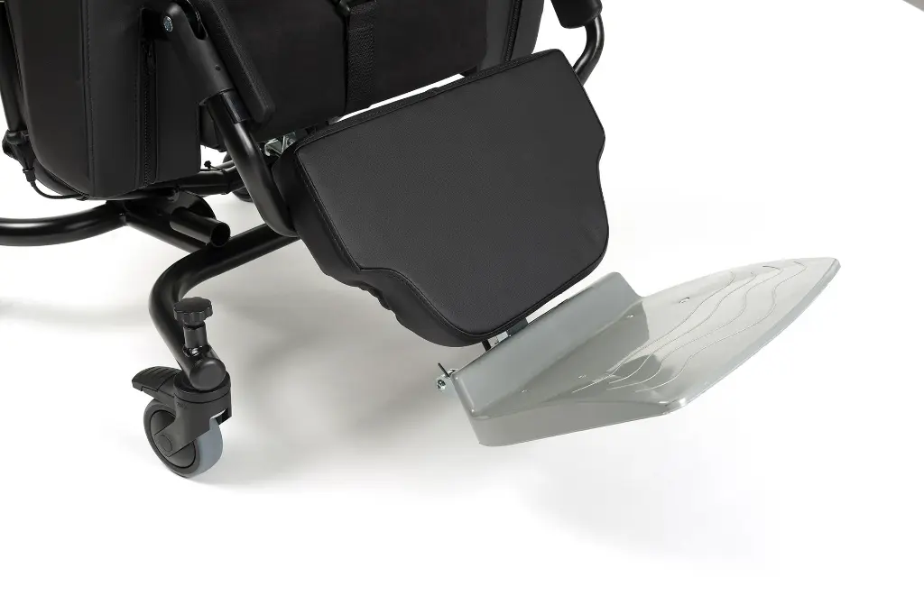 Altitude black - detail footplate.webp