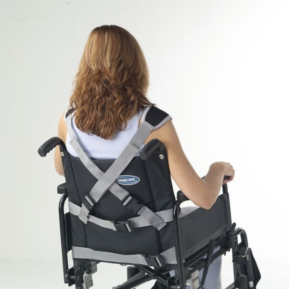 Ceinture pelvienne et épaulière pour utilisation en fauteuil roulant