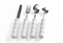 jeu de tous 4: couteau, fourchette, cuillère et cuillère à café