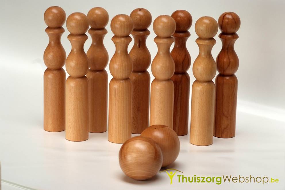 Bowling game in wood