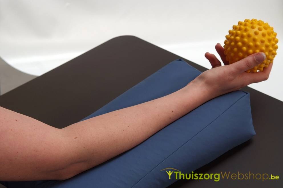 Wedge-shaped arm cushion