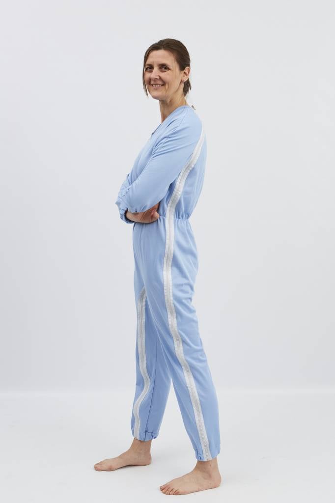 Pyjama mit Reißverschluss von der Schulter bis zur Seitennaht und zwischen den Beinen