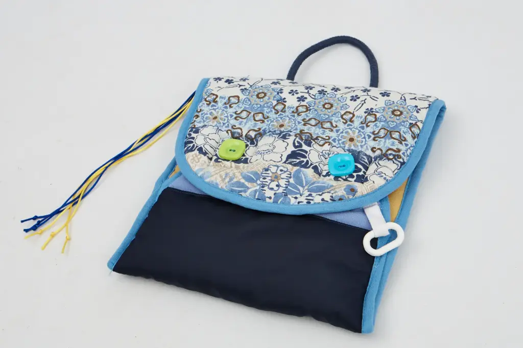 Colored experience handbag