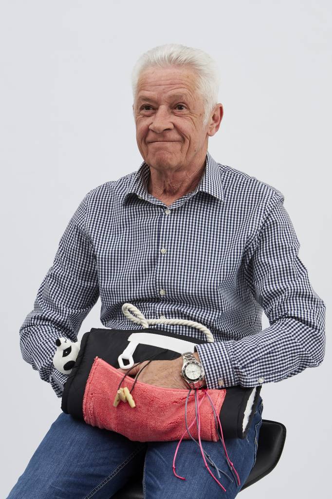 Experience muff with handle