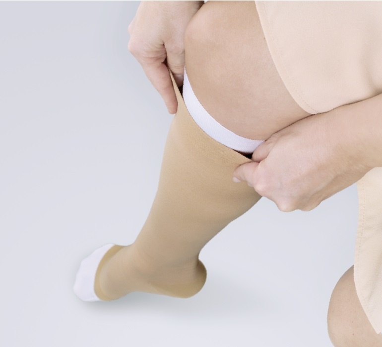 Compression stockings in 2 parts with a silky structure