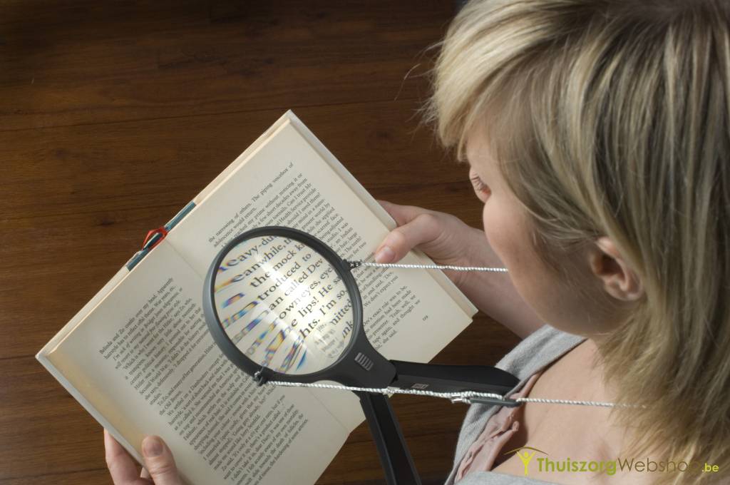 Magnifying glass with lanyard