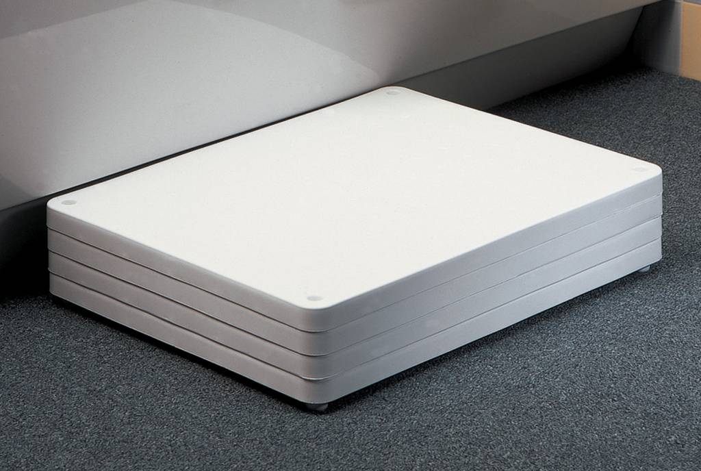 Modular bath step-up tiles