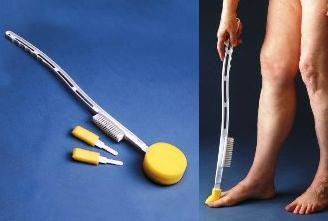 Eponge/brosse de bain/lave-orteils sur manche rallongé