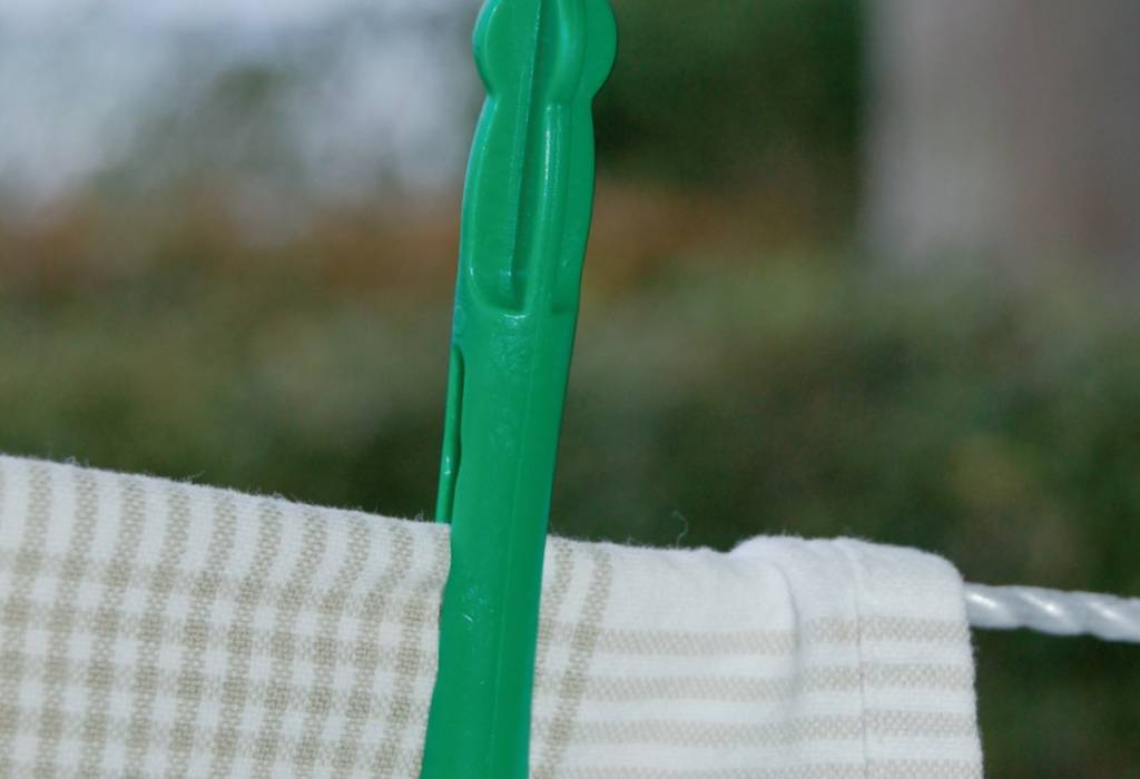 Clothes pegs for weak hands