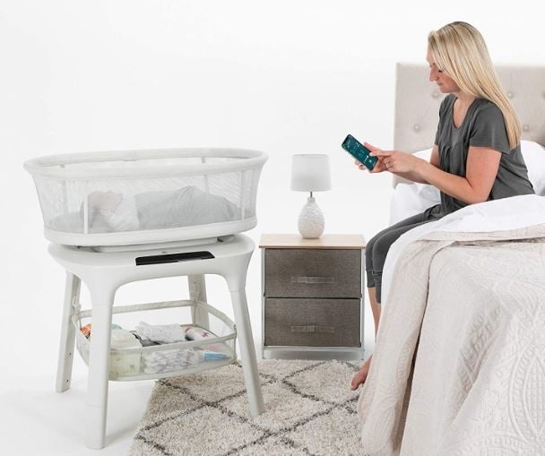 Zu vermieten: Automatische Babybett-Bewegungssteuerung – MamaRoo Sleep