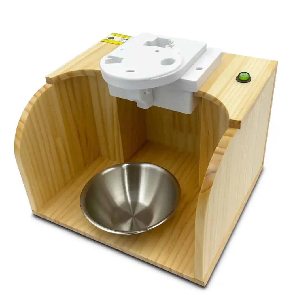 Wooden tipper for automatic medicine carousel