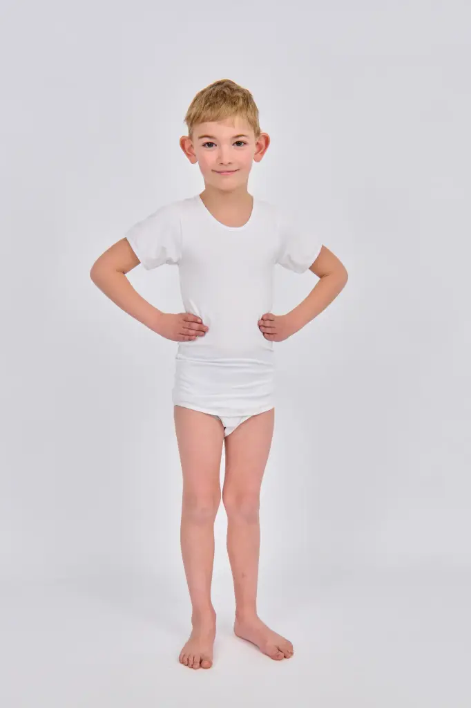 Kinderbody mit kurzen Ärmeln, Druckknopfverschluss zwischen den Beinen