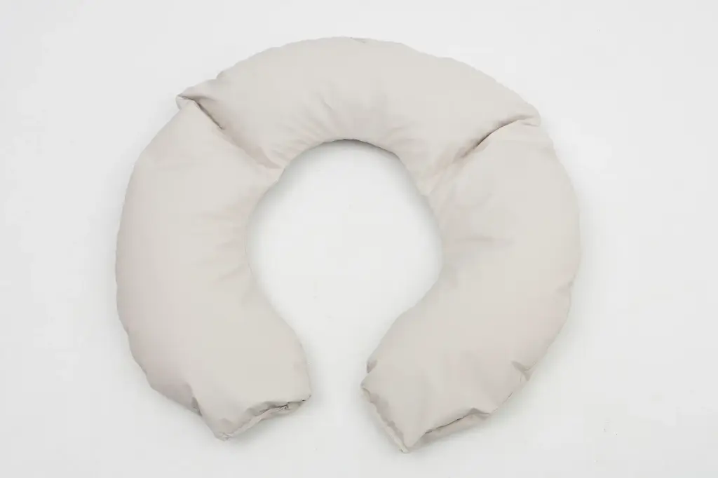 Chair cushion with 3 compartments