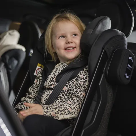 Axkid ONE 3 Reha – The rear-facing car seat for the toddler years.