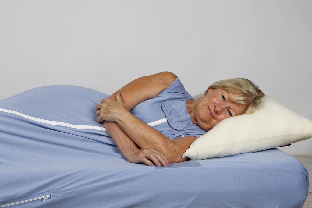 Nursing blanket without sleeves fitted sheet model