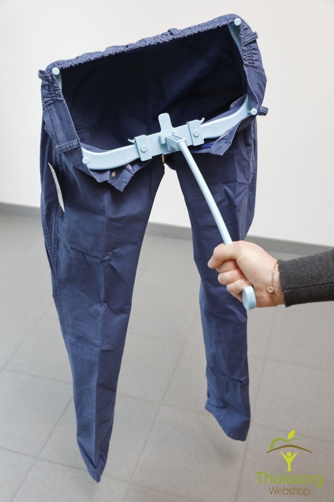 Pantalon Freya enfilant une aide