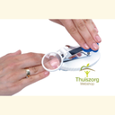 Nagelknipser mit Saugnäpfen und Lupe zur einhändigen Bedienung