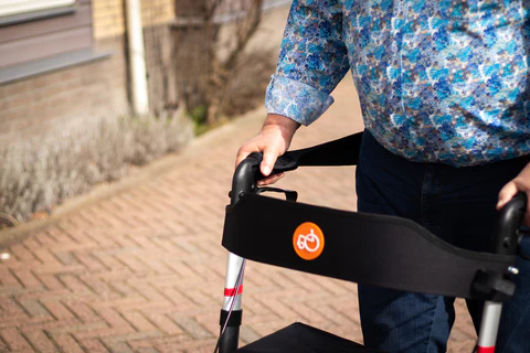 The rollator back strap - ergonomic posture for the rollator.