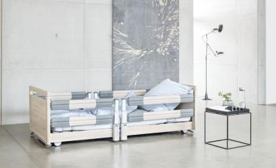 Floorline 15-80 bed, hoge panelen 51F, houten lattenbodem, 2 halve telescopische zijhekken