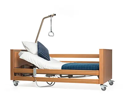 Club D – elektrisch zorgbed met houten afwerking en extra comfort