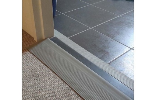 Rubber threshold aid with straight side - all lengths